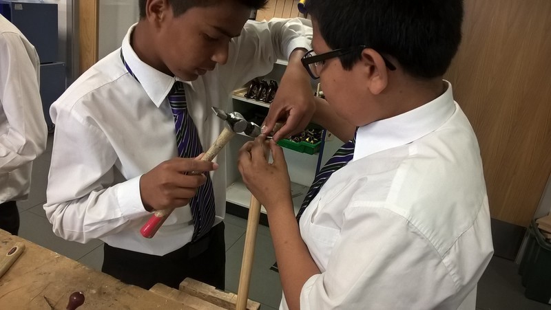 School children embark on a Fixperts project